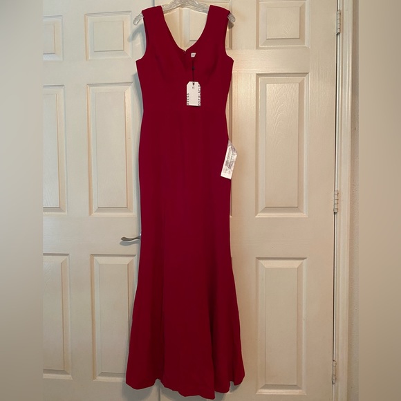 Dress the Population Sandra Plunging V-Neck Sleeveless Crepe Gown - Picture 3 of 6